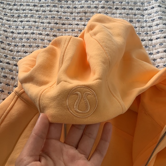 ORANGE NWT FULL ZIP CROP SCUBA HOODIE. RUNS SMALL!! fits a size 6,8, or 4 - Picture 5 of 7